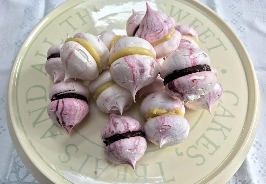 Meringue Kisses With Chocolate Filling Recipe Cuisine Fiend